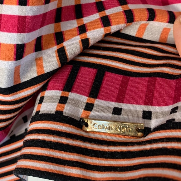 Calvin Klein – Pleated Neck Sleeveless Top | Polished & Versatile Office Vacay - Picture 6 of 7